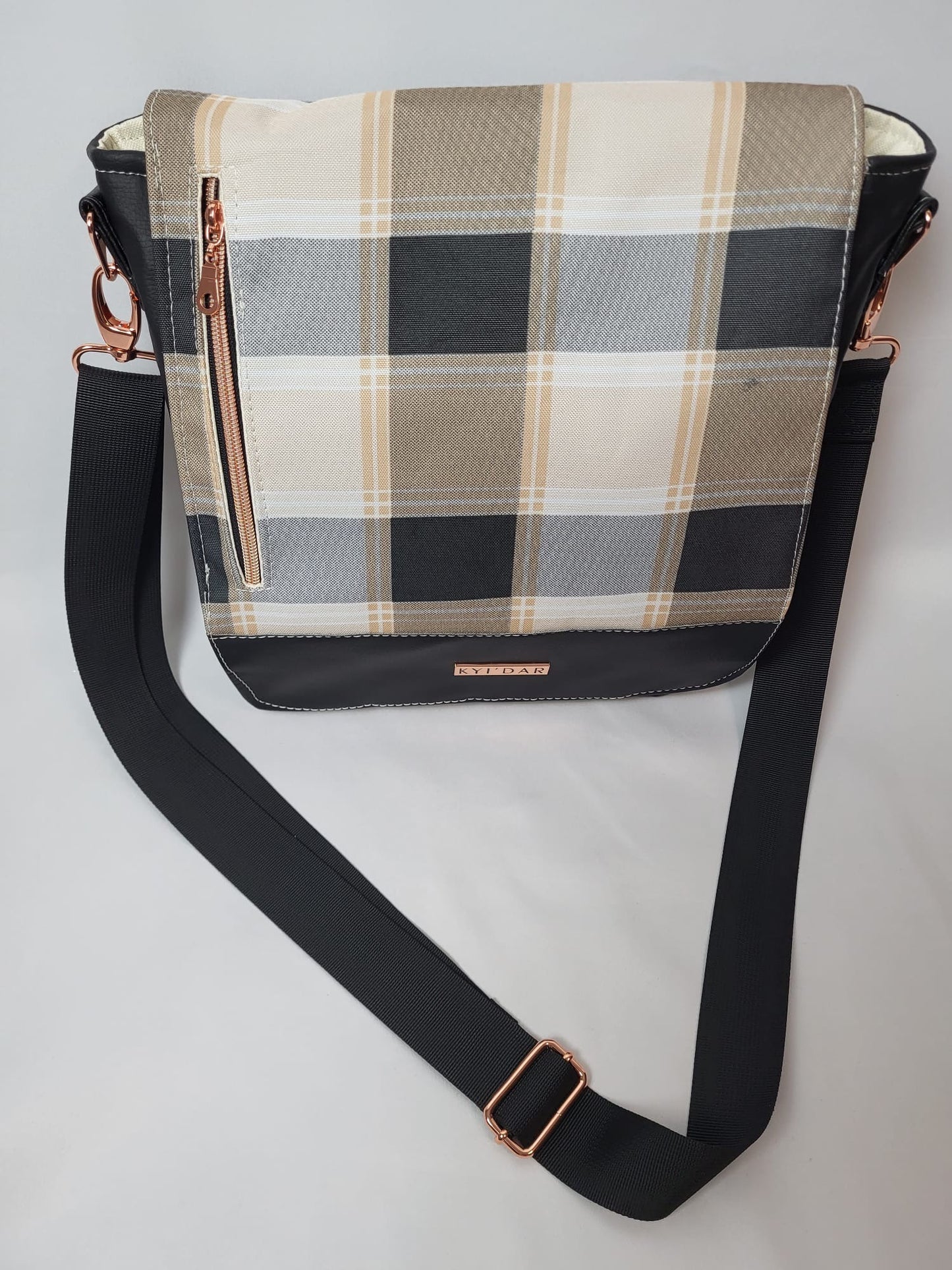 The Checked Messenger