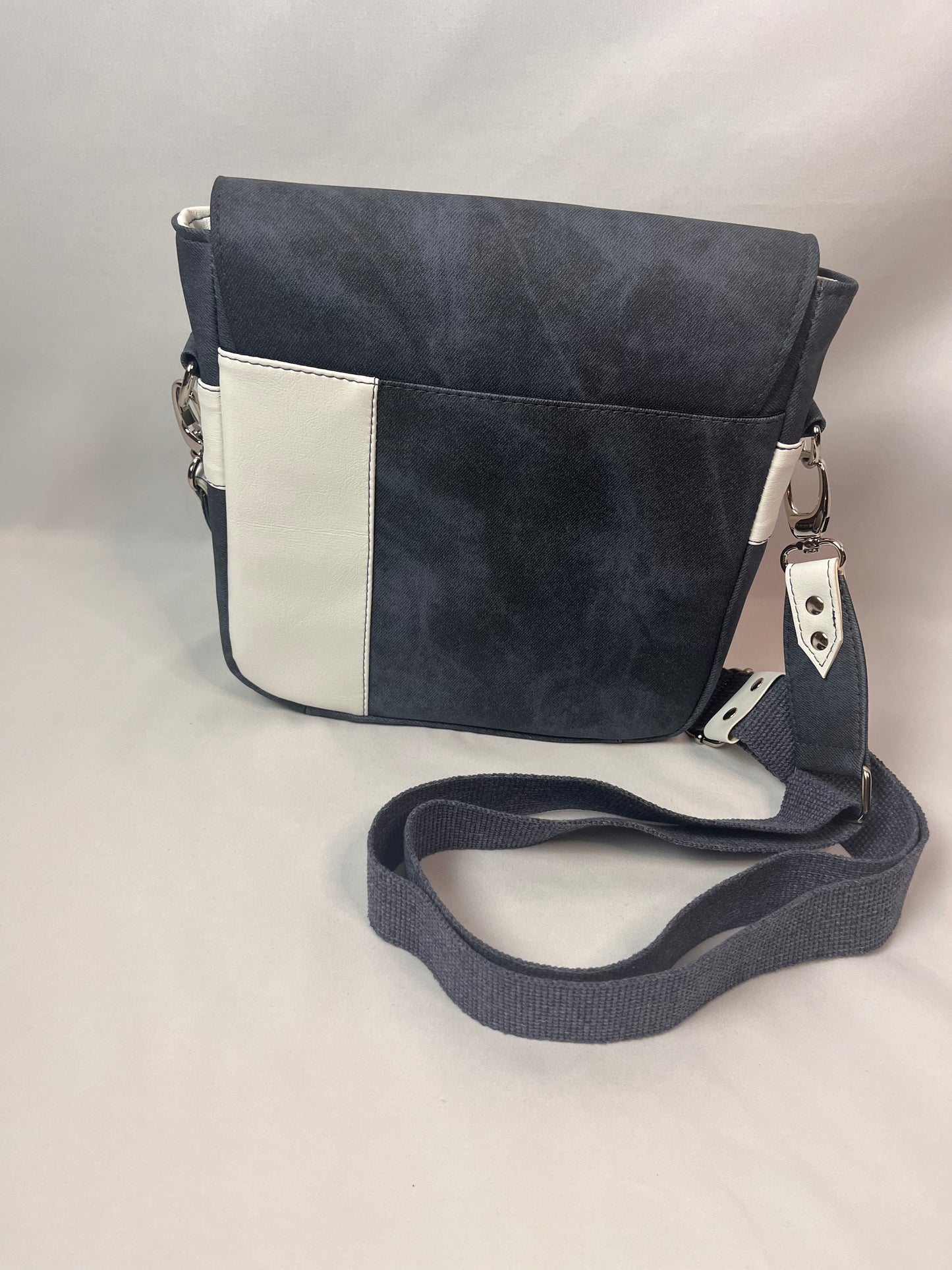 Messenger crossbody satchel