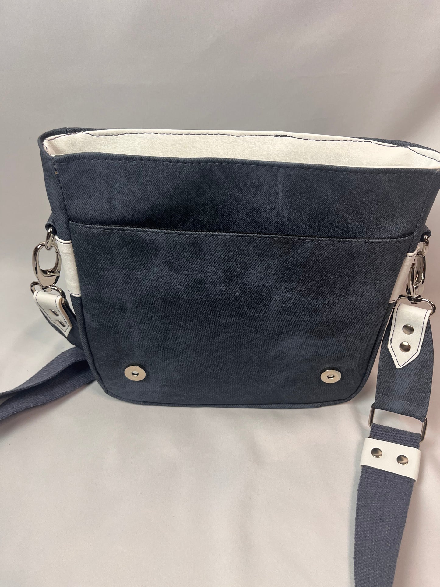 Messenger crossbody satchel