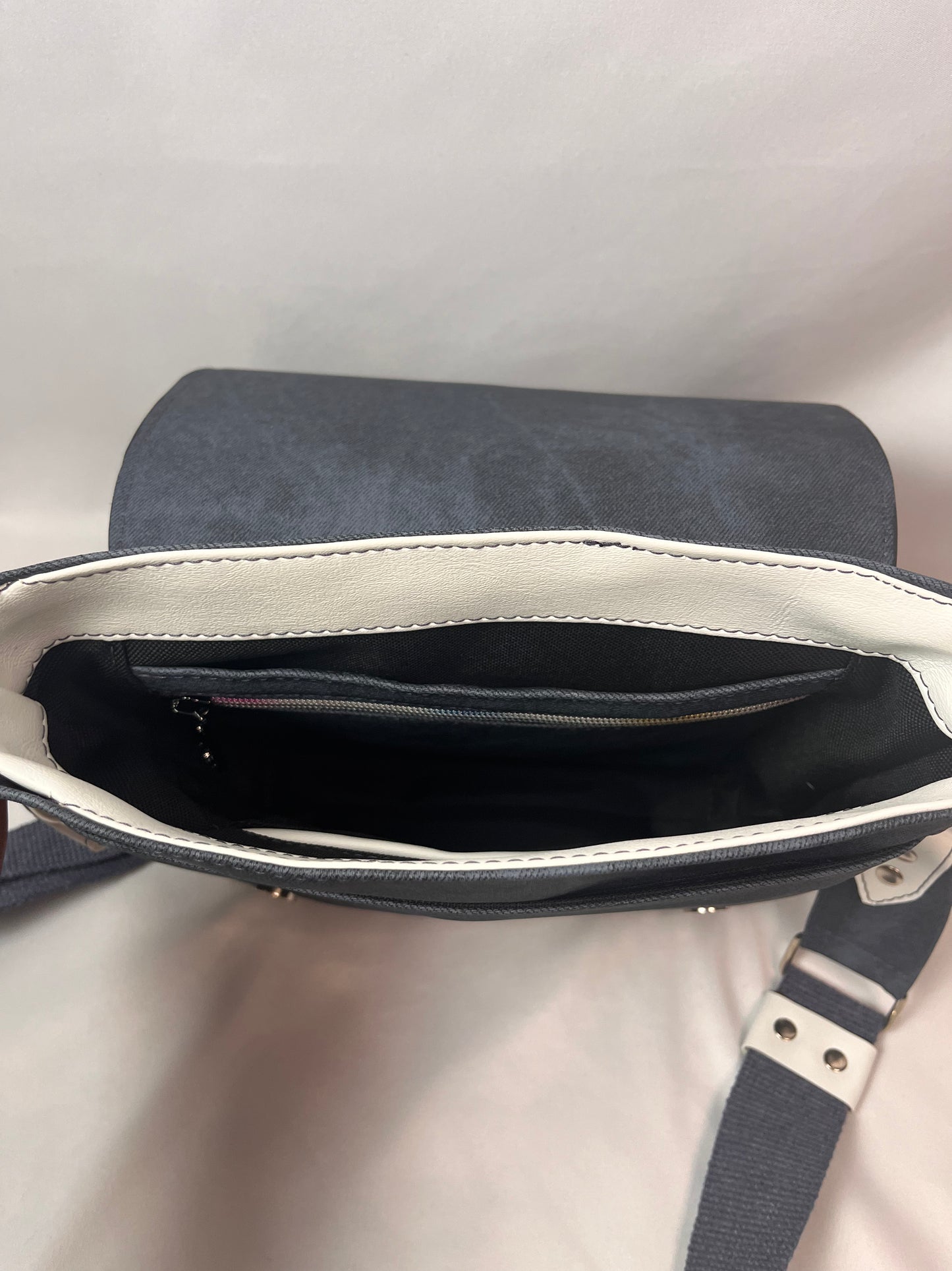 Messenger crossbody satchel